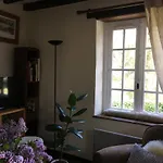 Perche Dans Les Montagnes Du Mont-saint-michel