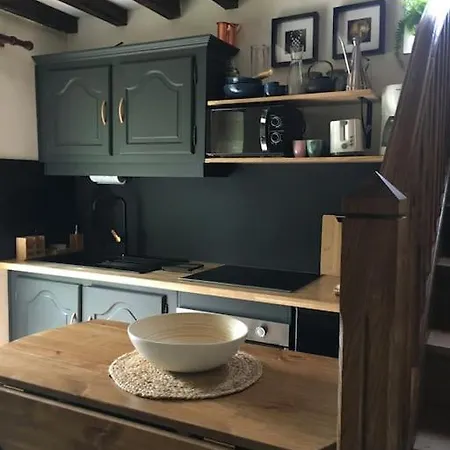 Perche Dans Les Montagnes Du Mont-saint-michel Tatil Evi Beauficel