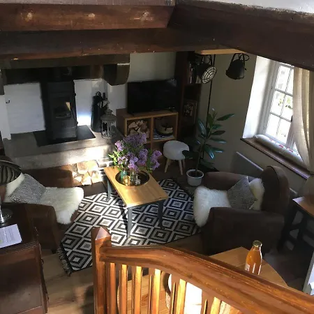 Perche Dans Les Montagnes Du Mont-saint-michel