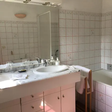 Perche Dans Les Montagnes Du Mont-saint-michel Tatil Evi