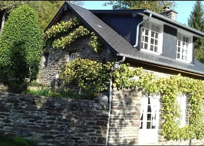 Perché Dans Les Montagnes Du Mont-saint-michel