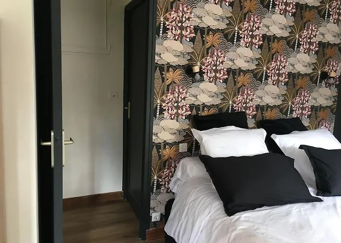 Perché Dans Les Montagnes Du Mont-saint-michel Beauficel