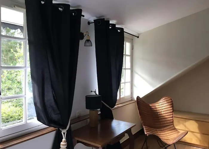 Perché Dans Les Montagnes Du Mont-saint-michel * Beauficel