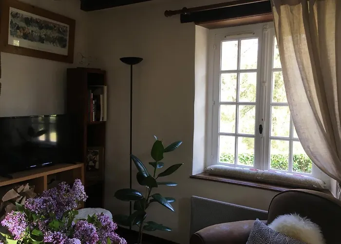 Perché Dans Les Montagnes Du Mont-saint-michel